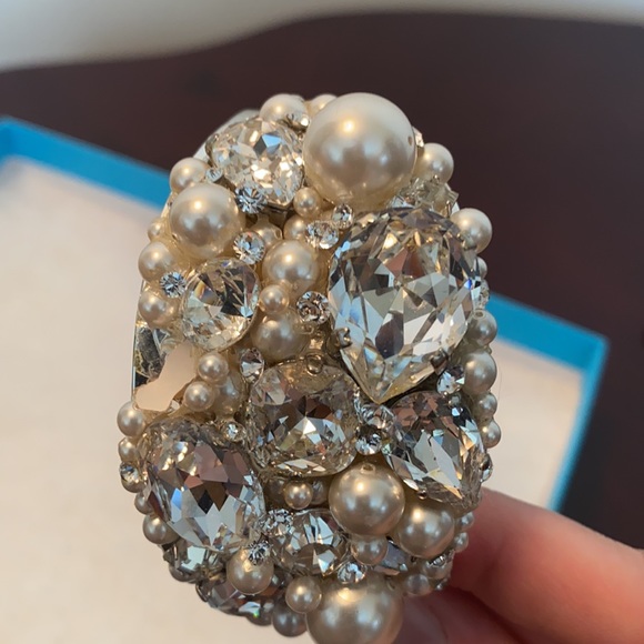 Rhinestone and Pearl bangle bracelet wedding - Picture 3 of 11